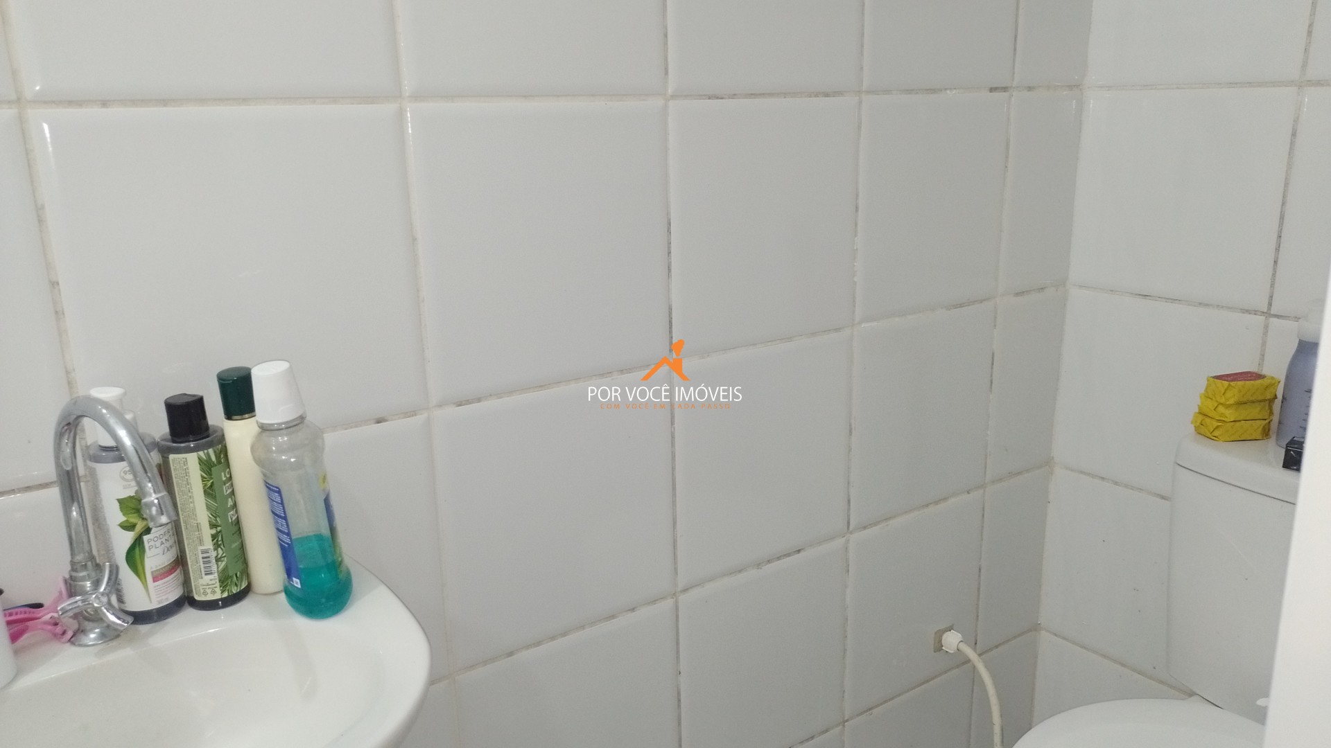 Casa com 2 quartos, duplex, com garagem para 2 carros