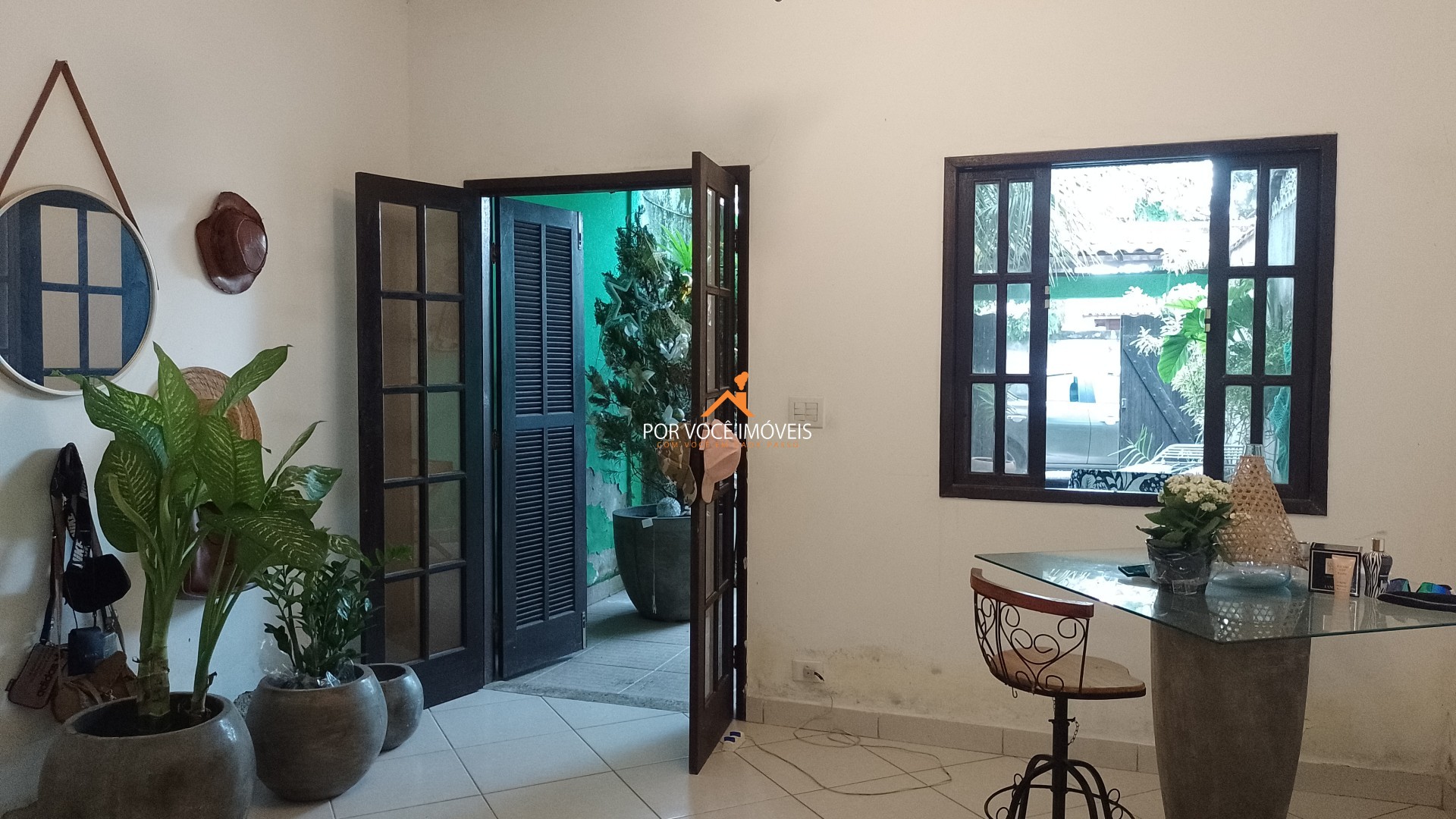 Casa com 2 quartos, duplex, com garagem para 2 carros
