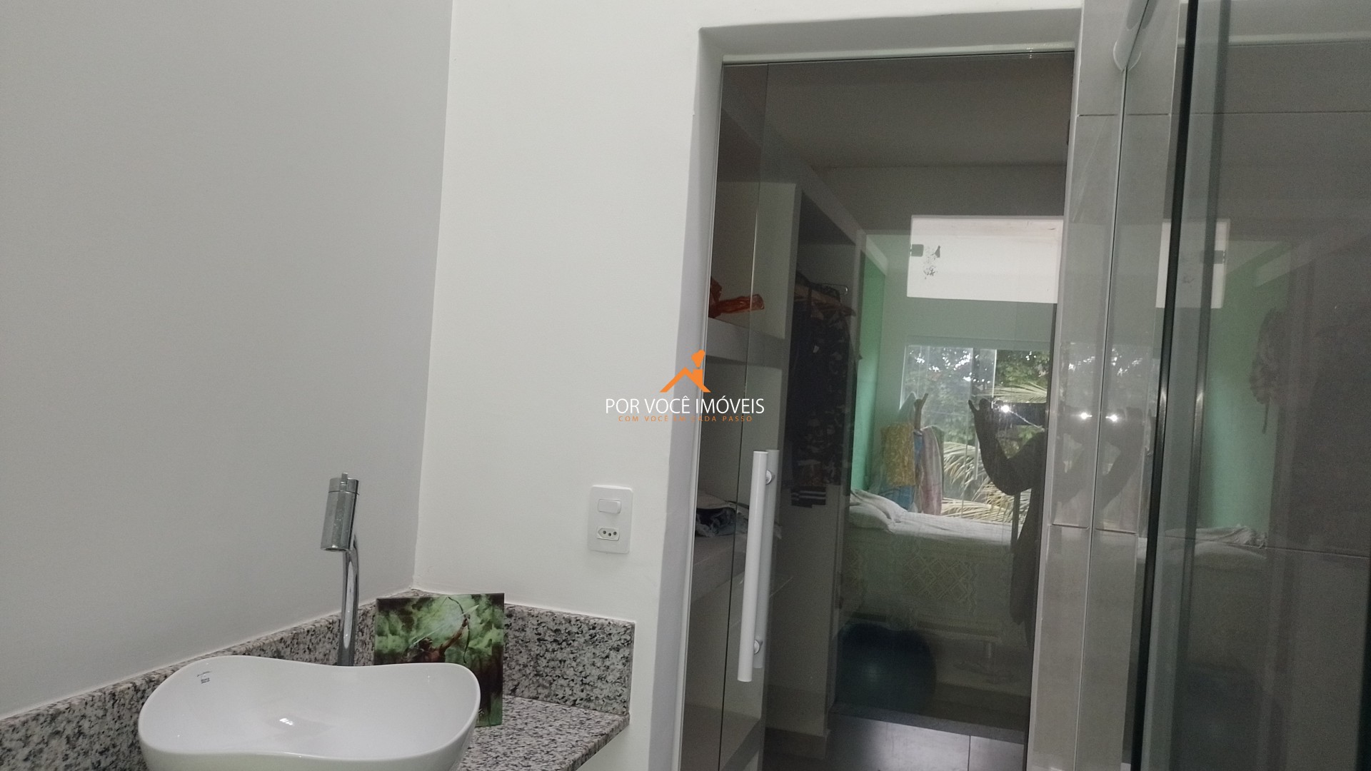 Casa com 2 quartos, duplex, com garagem para 2 carros