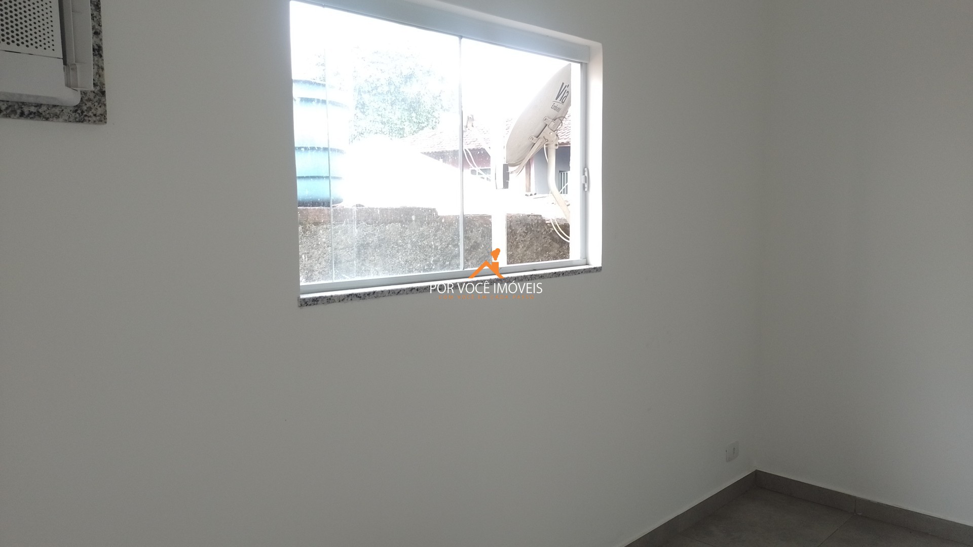 Casa com 2 quartos, duplex, com garagem para 2 carros