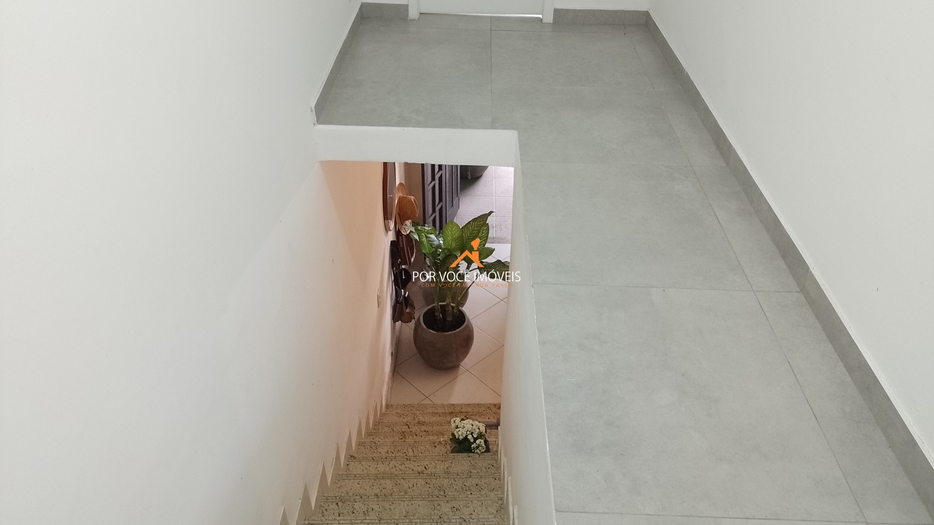 Casa com 2 quartos, duplex, com garagem para 2 carros