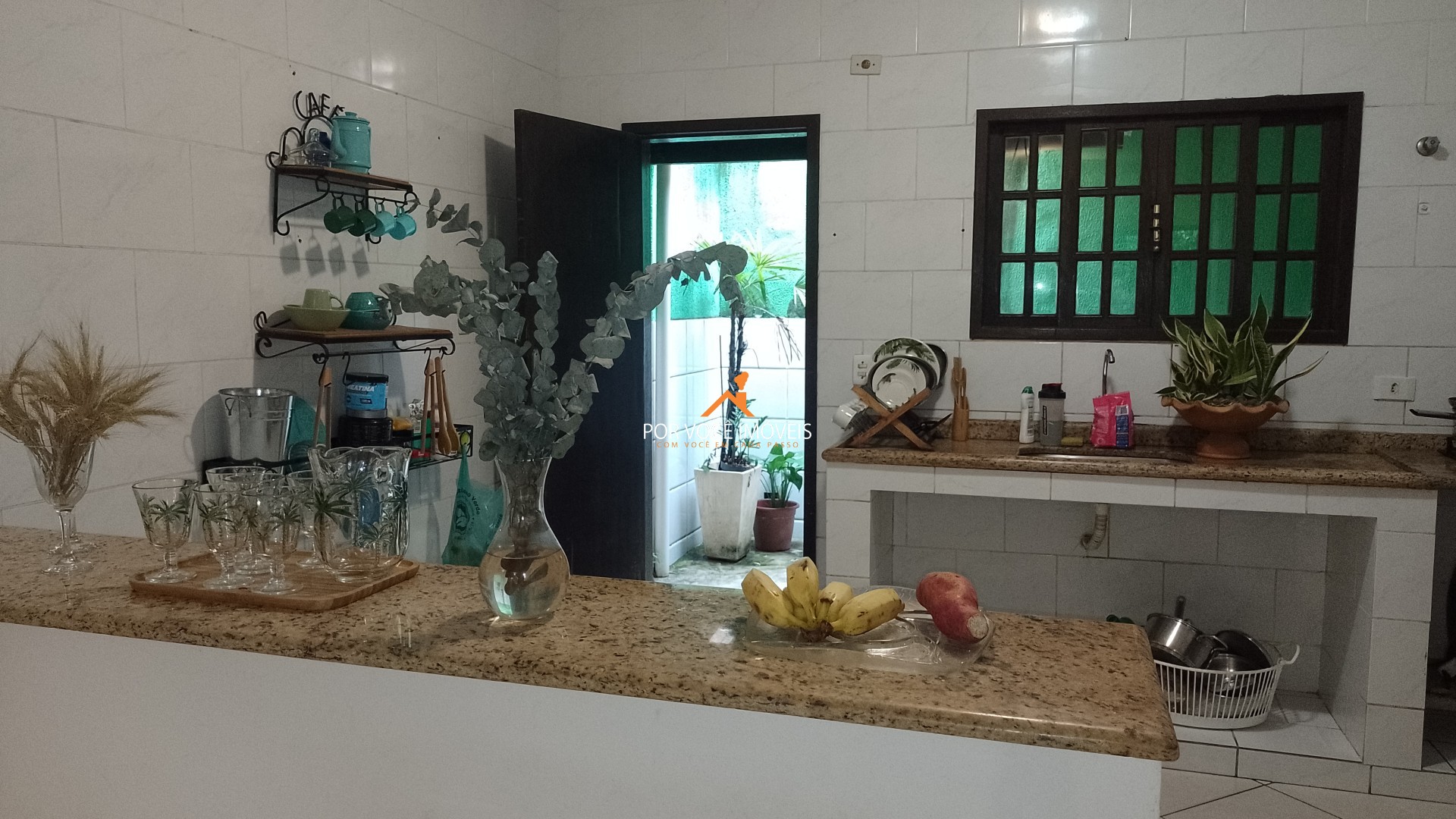 Casa com 2 quartos, duplex, com garagem para 2 carros