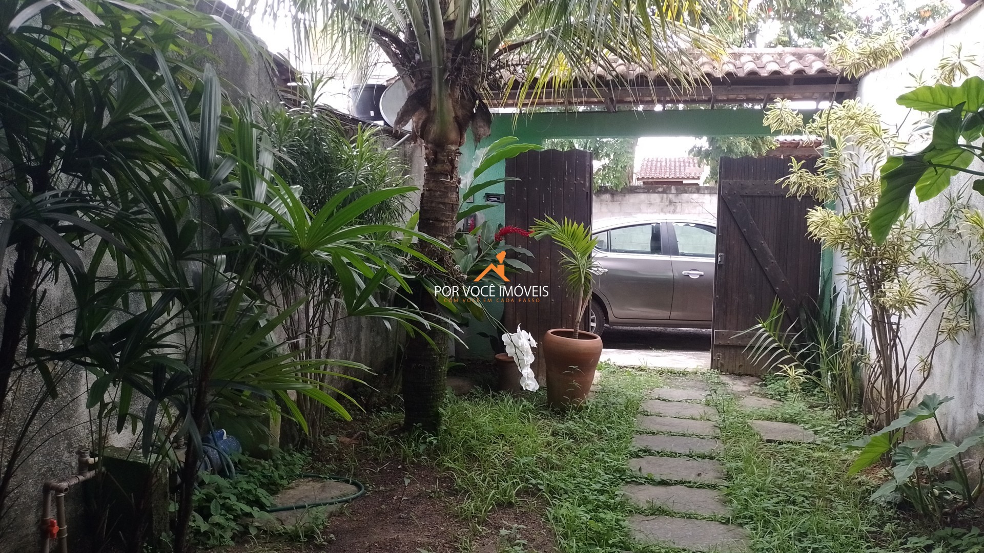 Casa com 2 quartos, duplex, com garagem para 2 carros