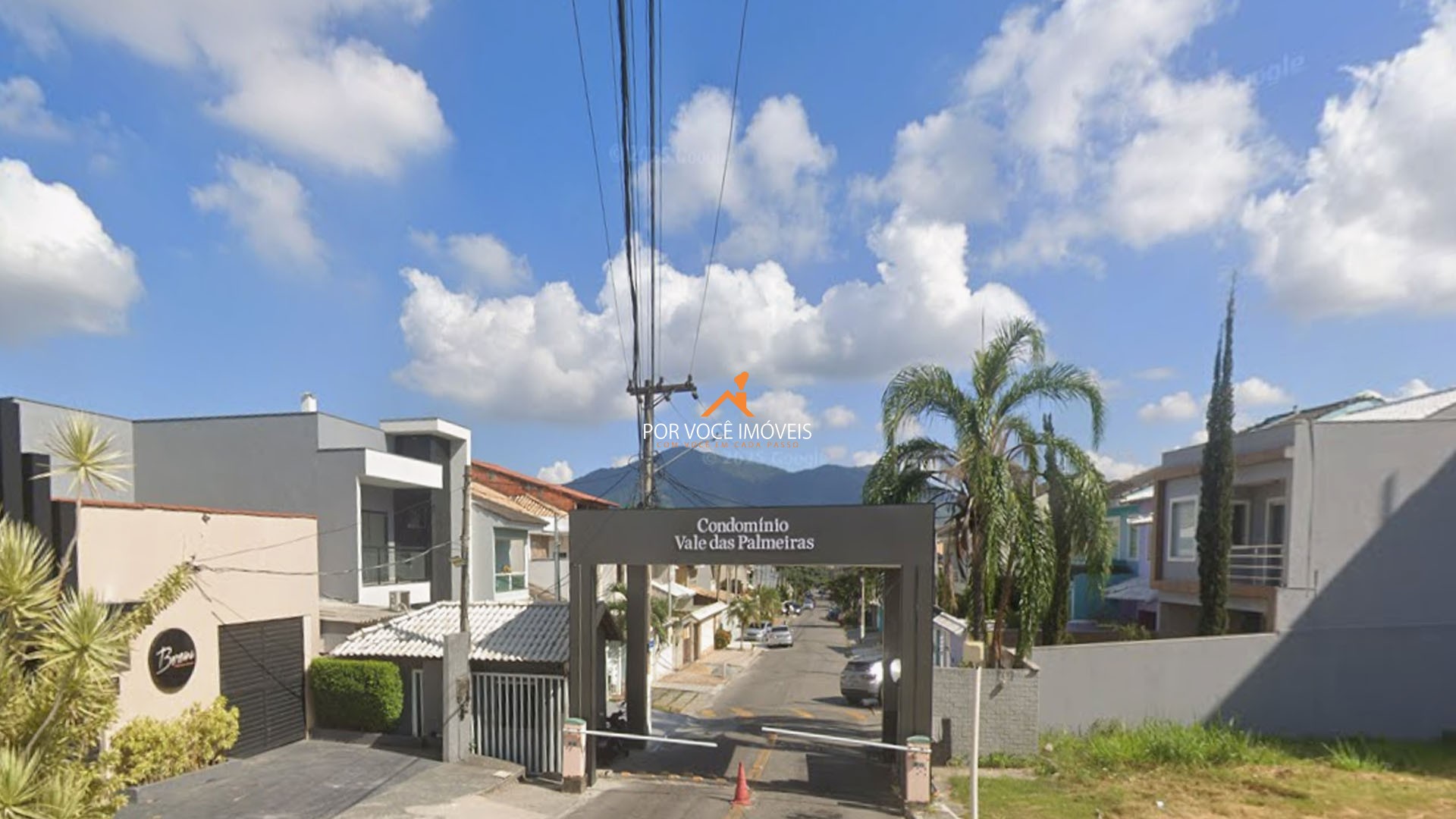 Casa Triplex no Condomínio Vale das Palmeiras