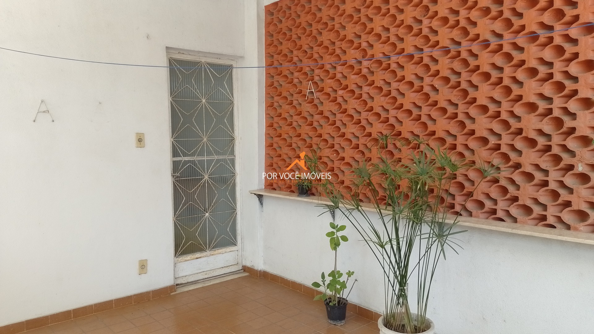 Casa à Venda com 3 Quartos e Terraço no São Jorge