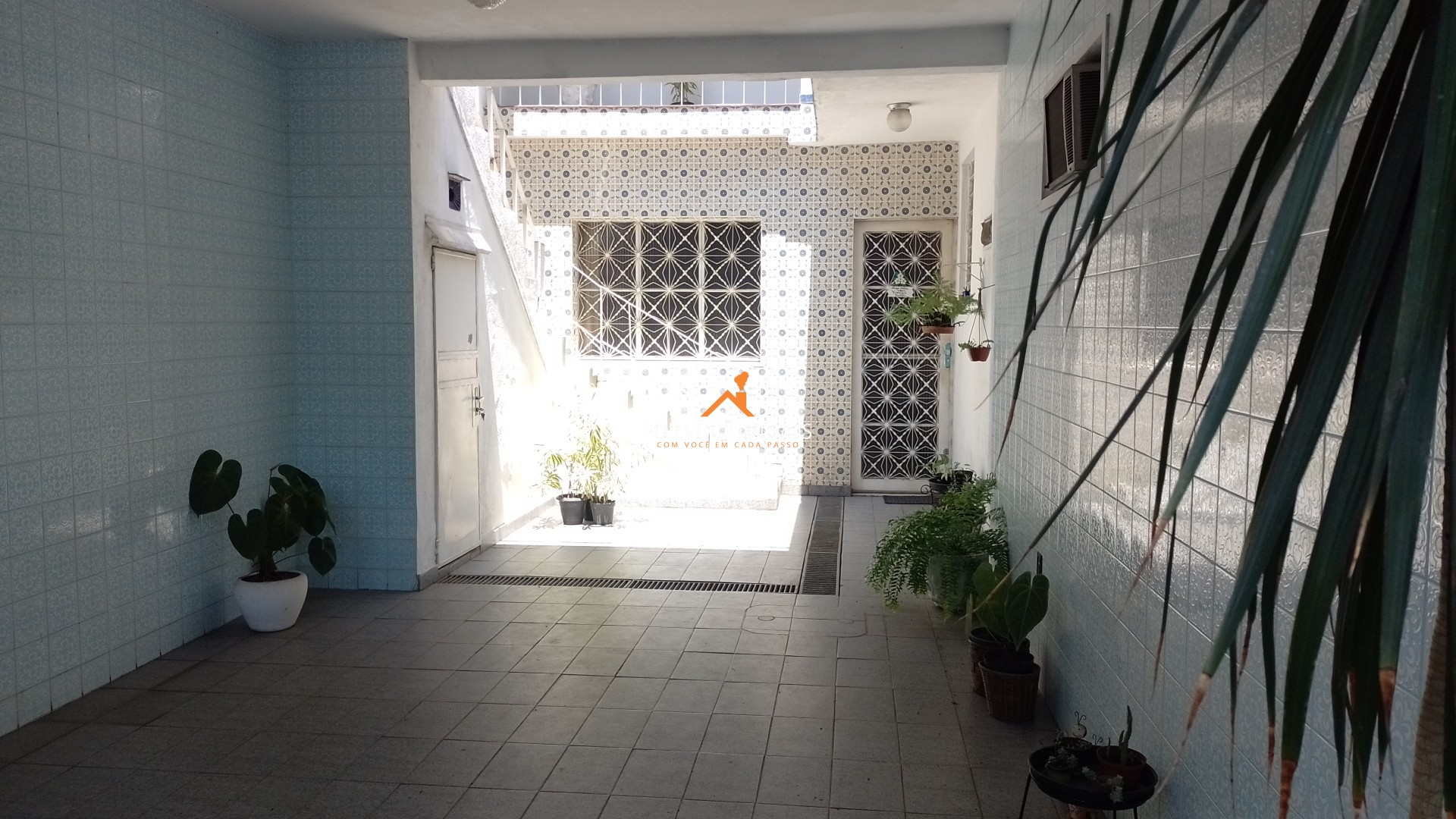 Casa à Venda com 3 Quartos e Terraço no São Jorge