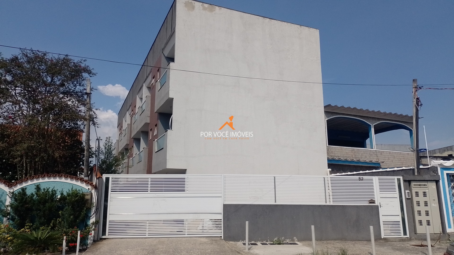 Casa com 2 suítes em Condomínio ao lado do West Shopping