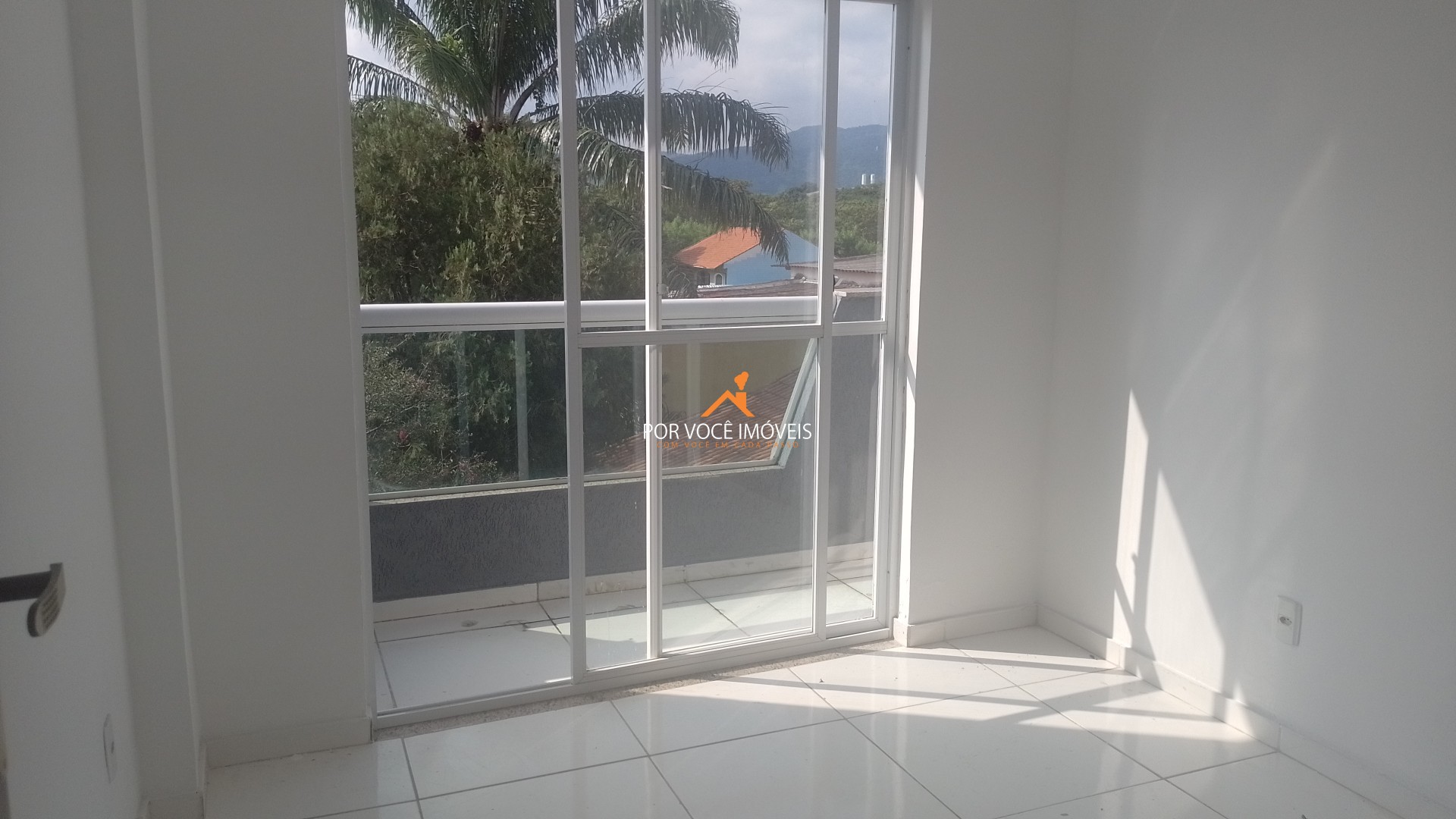 Casa com 2 suítes em Condomínio ao lado do West Shopping