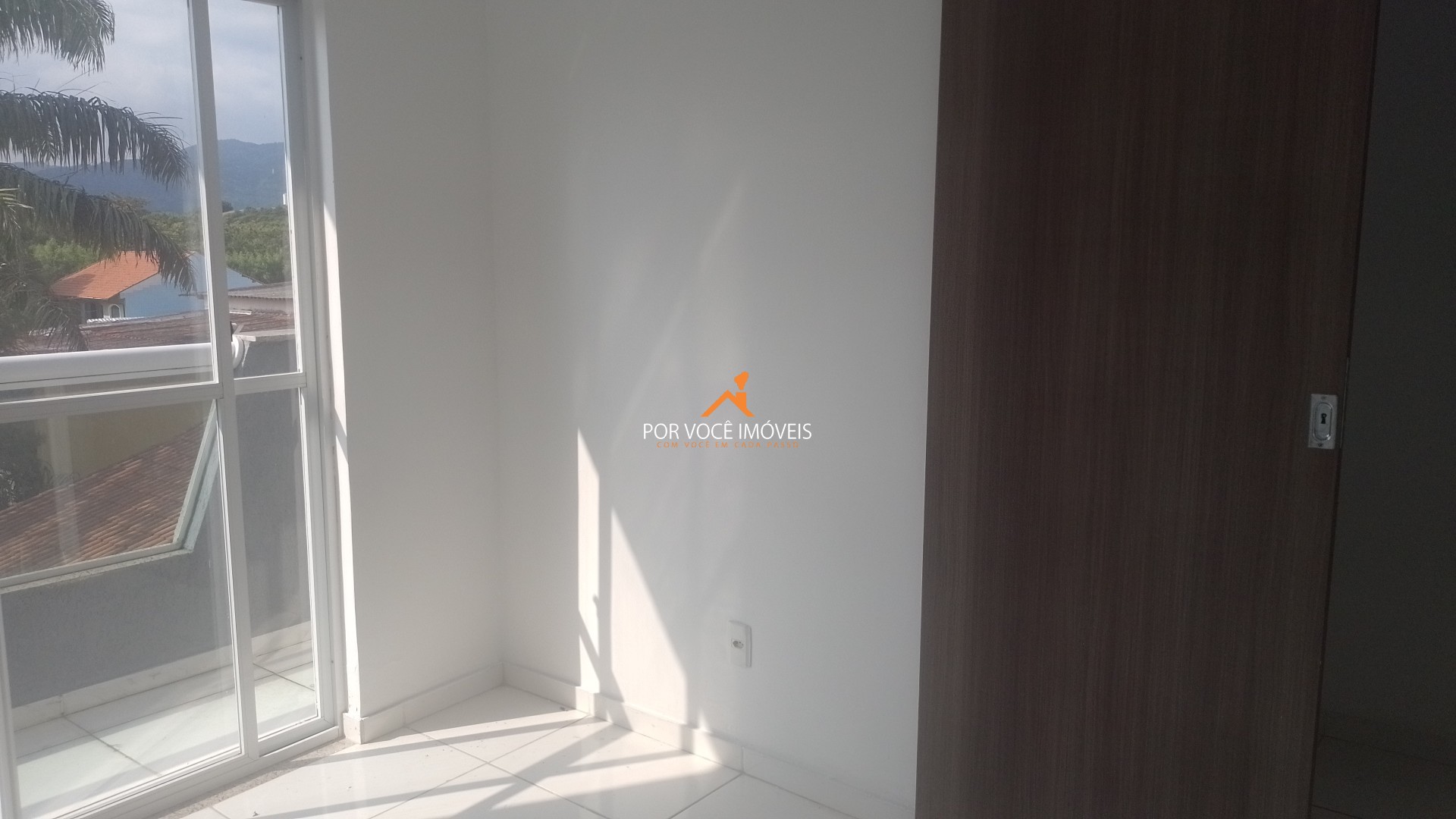 Casa com 2 suítes em Condomínio ao lado do West Shopping