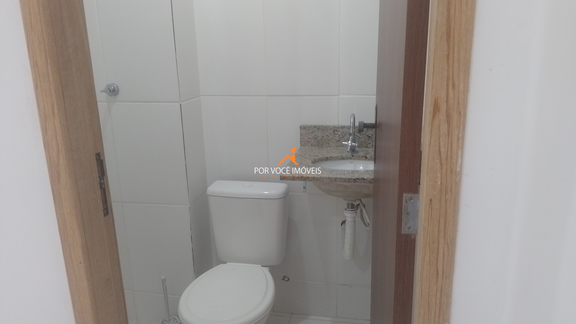 Casa com 2 suítes em Condomínio ao lado do West Shopping