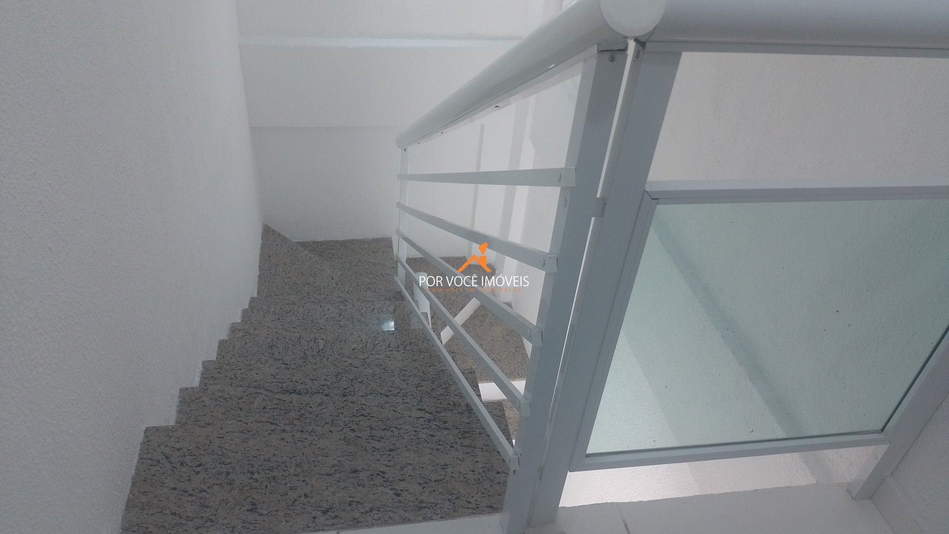 Casa com 2 suítes em Condomínio ao lado do West Shopping