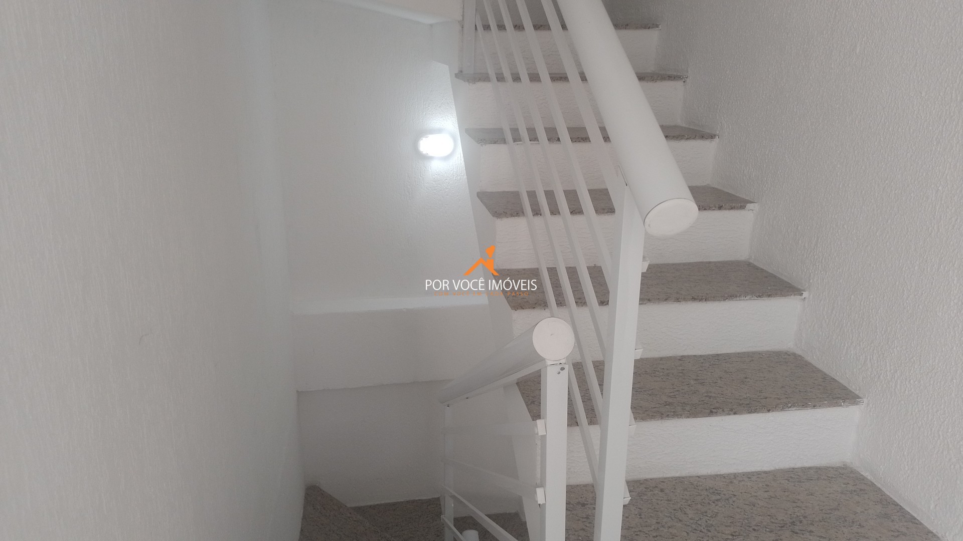 Casa com 2 suítes em Condomínio ao lado do West Shopping