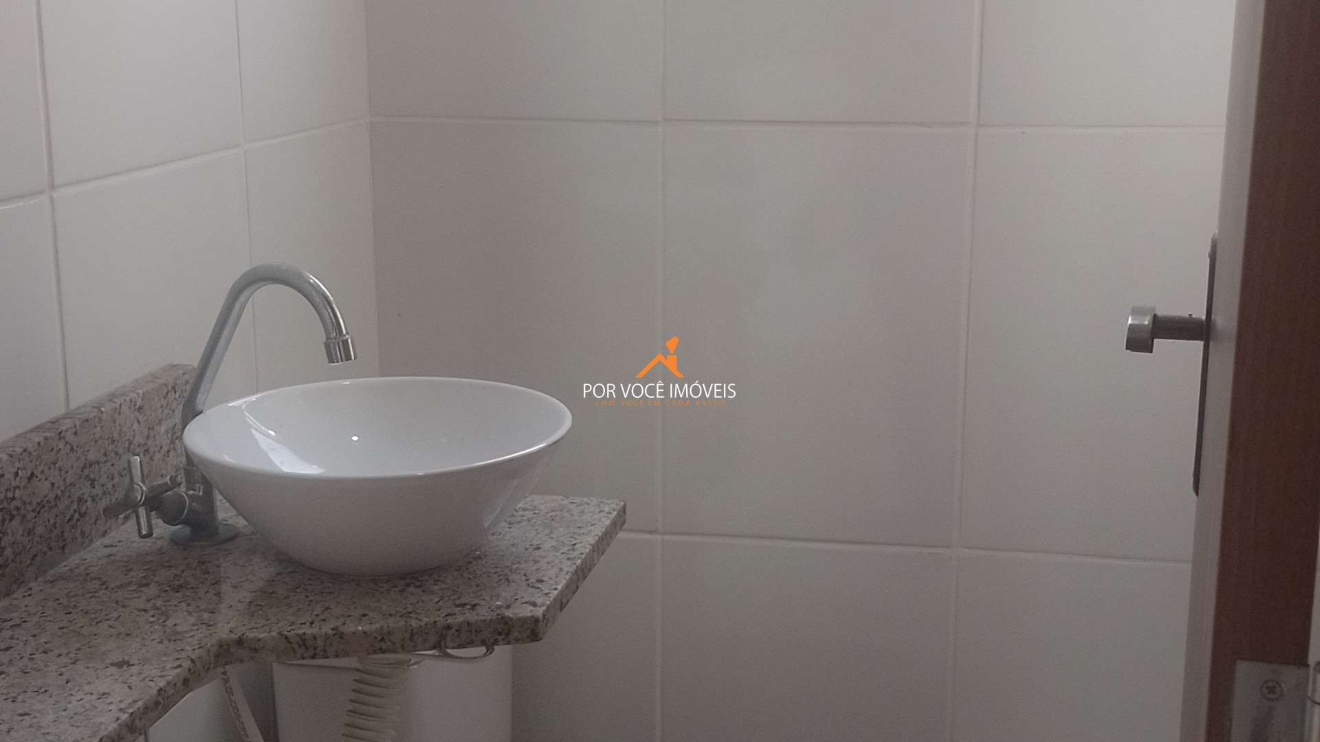 Casa com 2 suítes em Condomínio ao lado do West Shopping