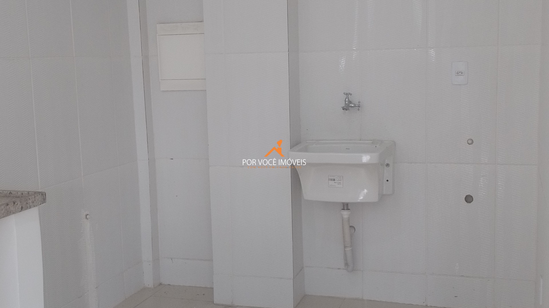 Casa com 2 suítes em Condomínio ao lado do West Shopping