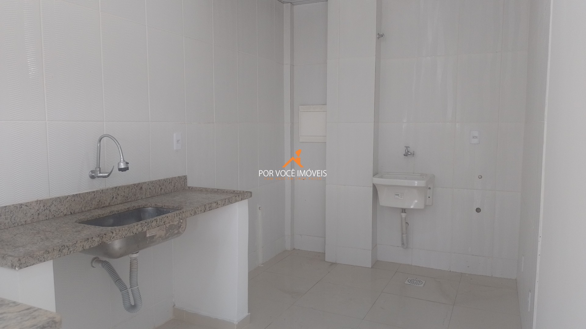 Casa com 2 suítes em Condomínio ao lado do West Shopping