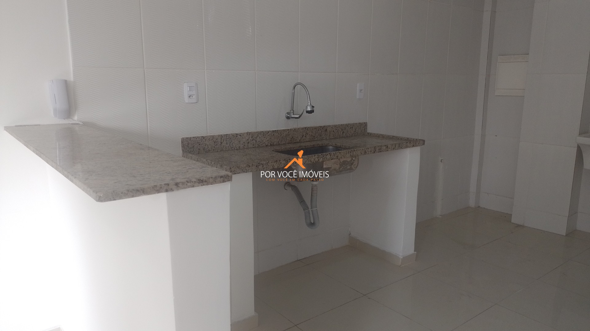 Casa com 2 suítes em Condomínio ao lado do West Shopping