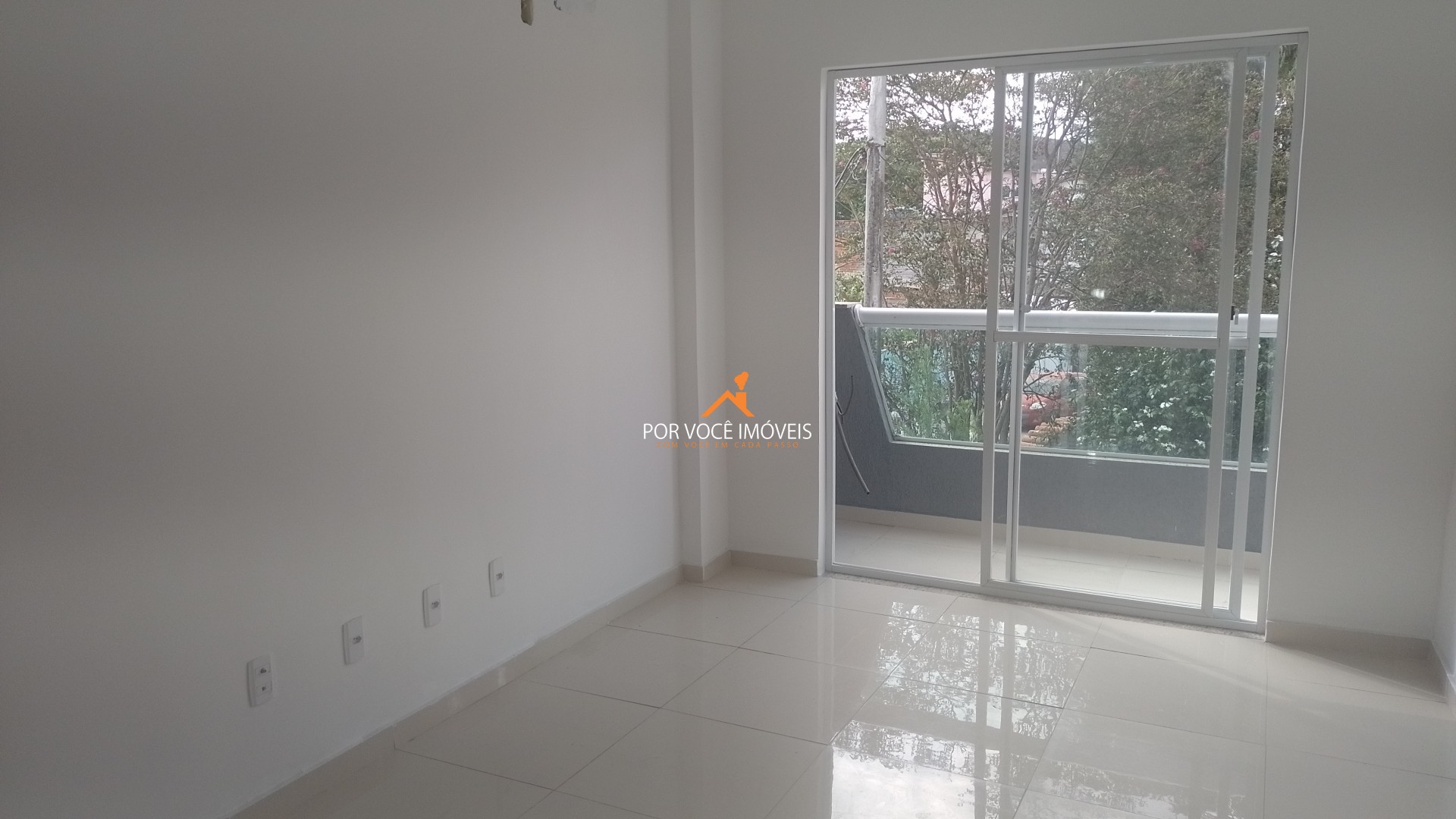 Casa com 2 suítes em Condomínio ao lado do West Shopping