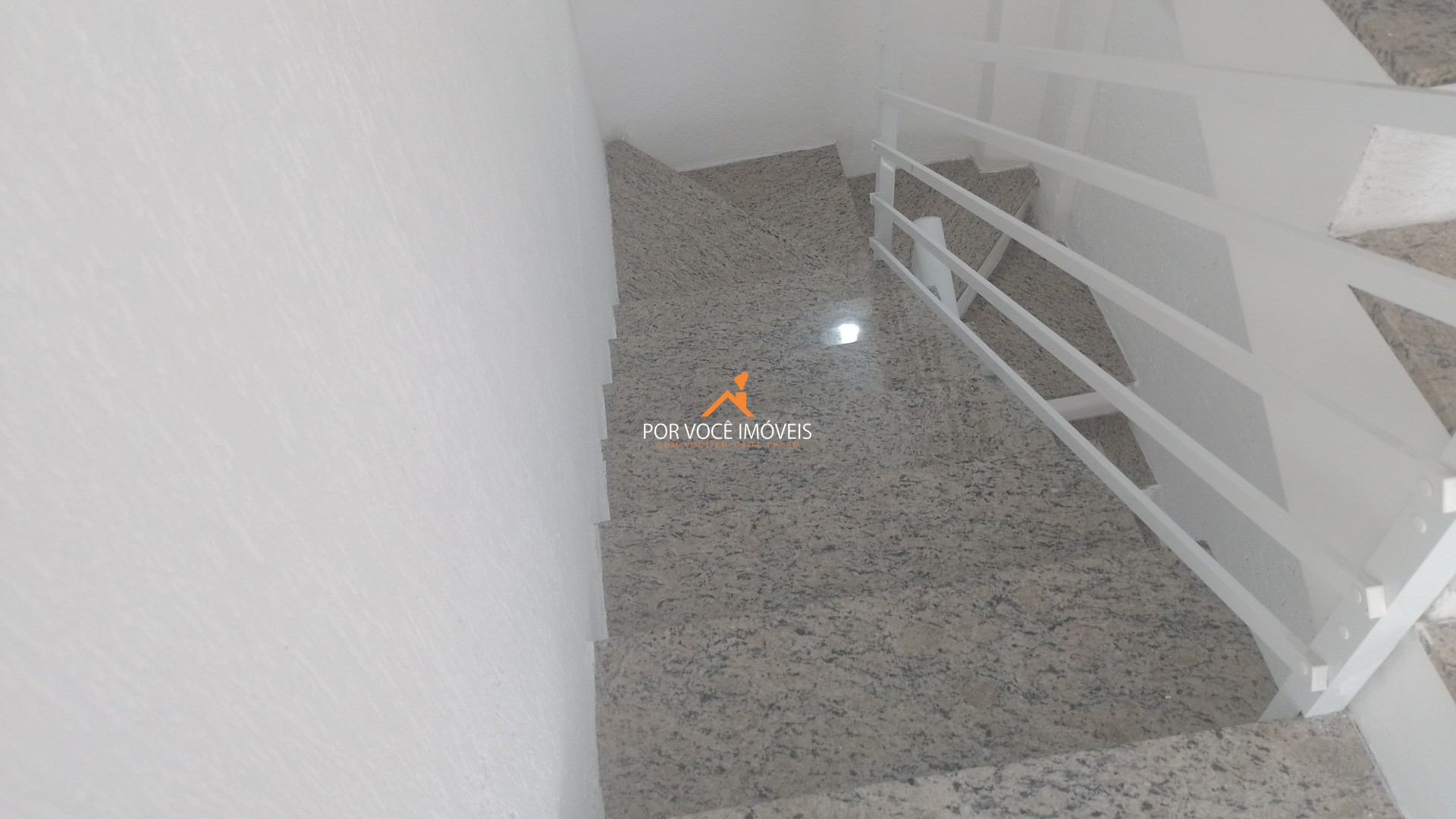 Casa com 2 suítes em Condomínio ao lado do West Shopping
