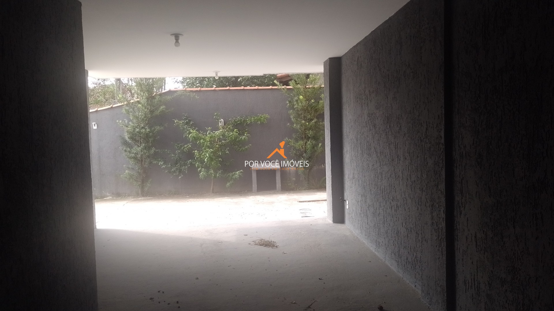 Casa com 2 suítes em Condomínio ao lado do West Shopping