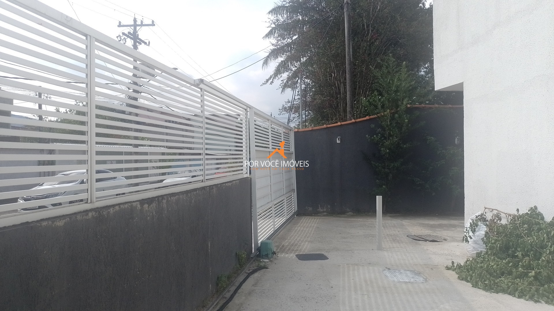 Casa com 2 suítes em Condomínio ao lado do West Shopping