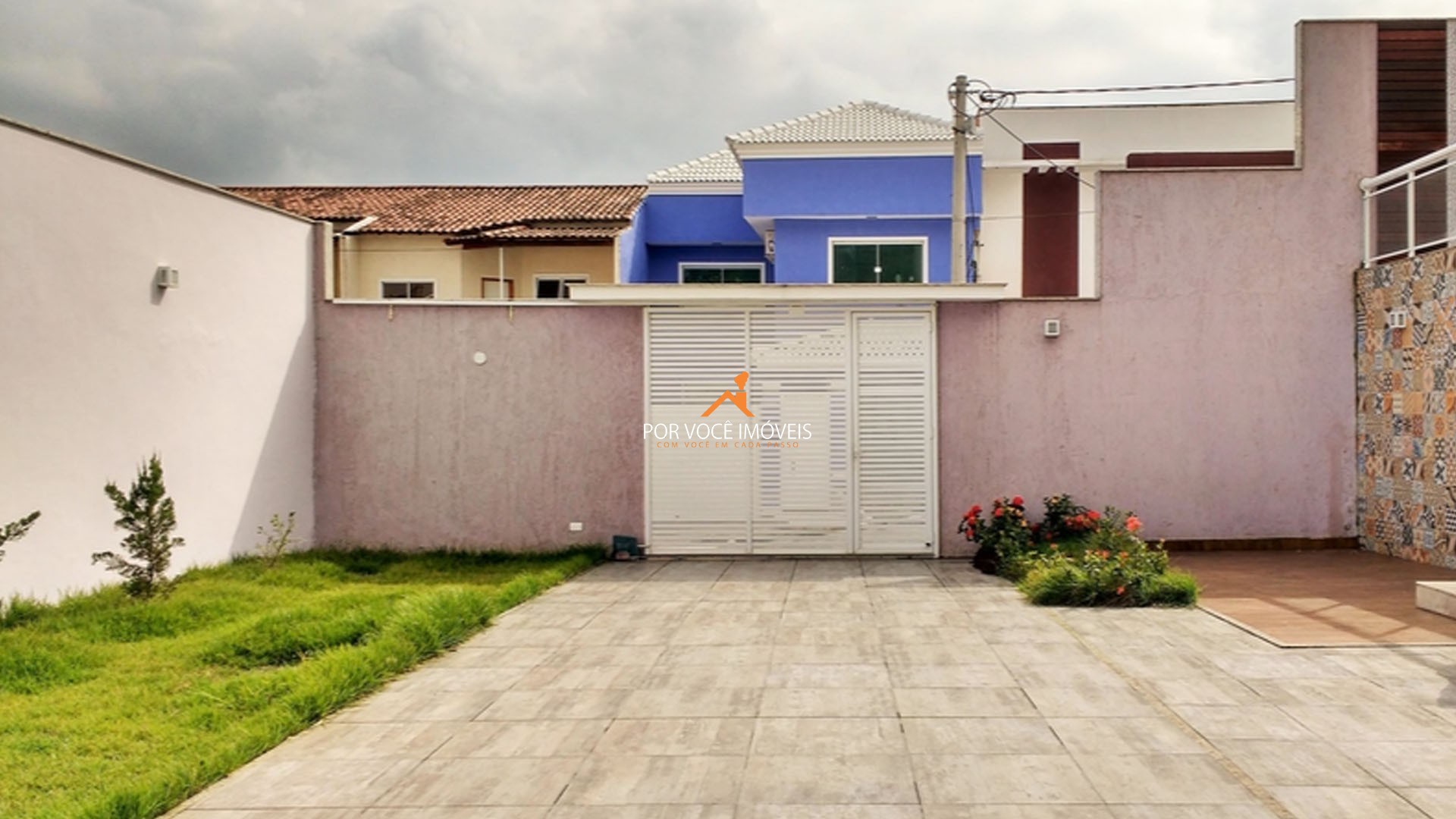 Casa Triplex no Condomínio Girassol Mendanha