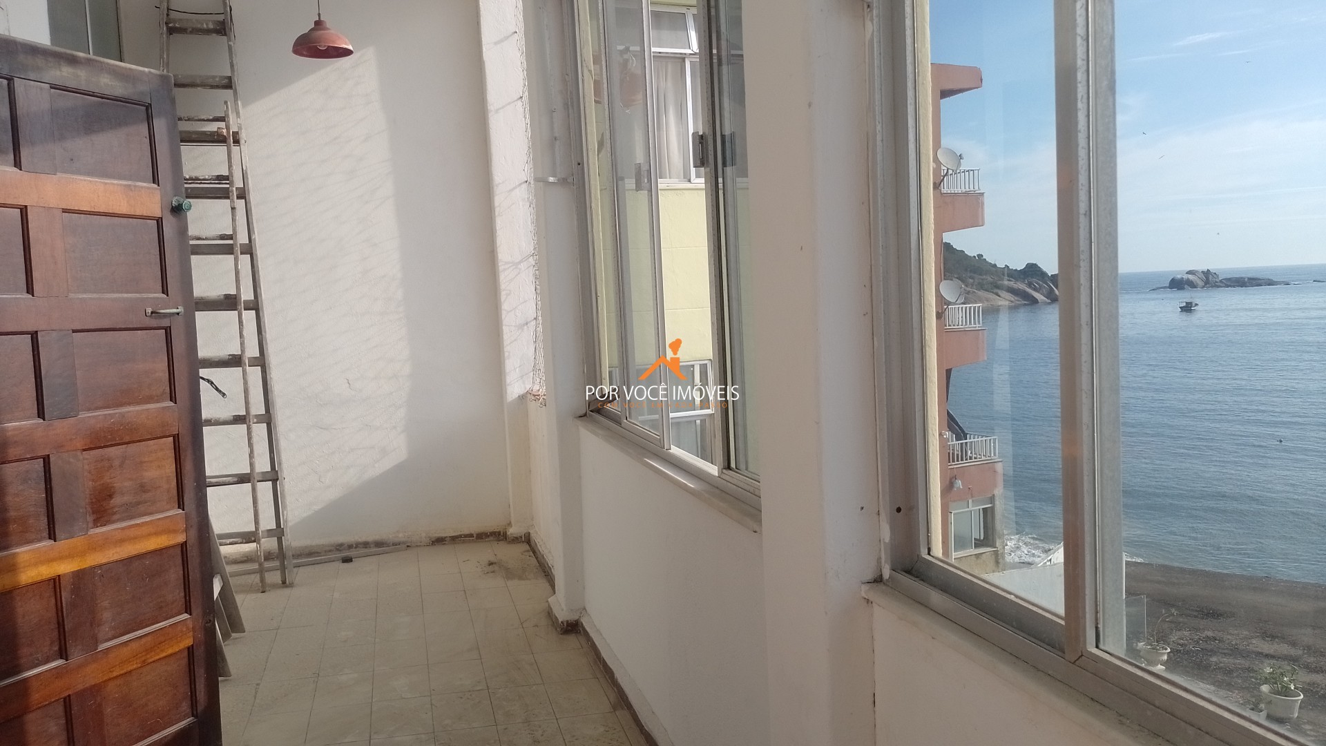 Casa com 2 quartos, sendo 1 suíte de frente para o mar