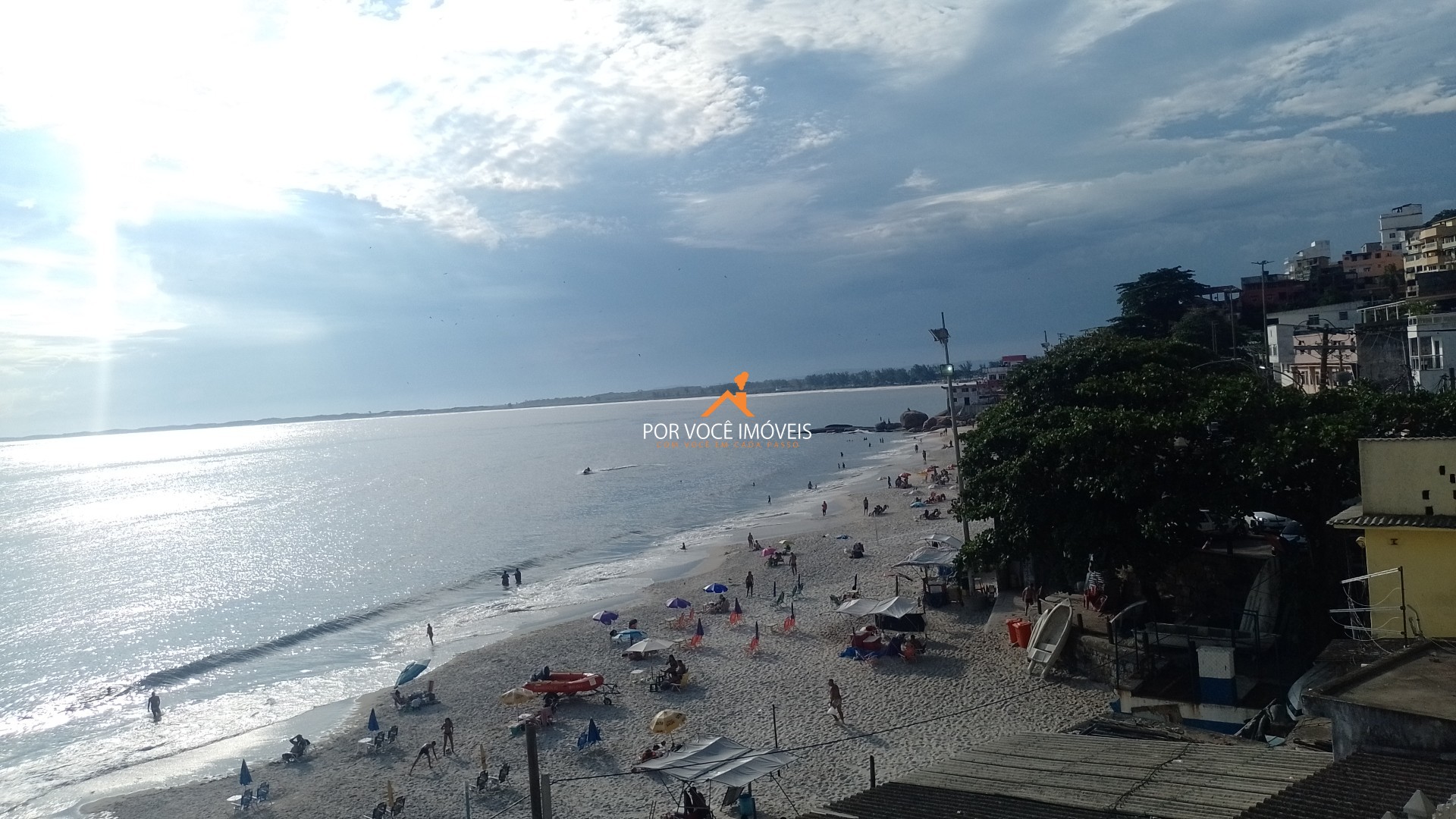 Casa com 2 quartos, sendo 1 suíte de frente para o mar