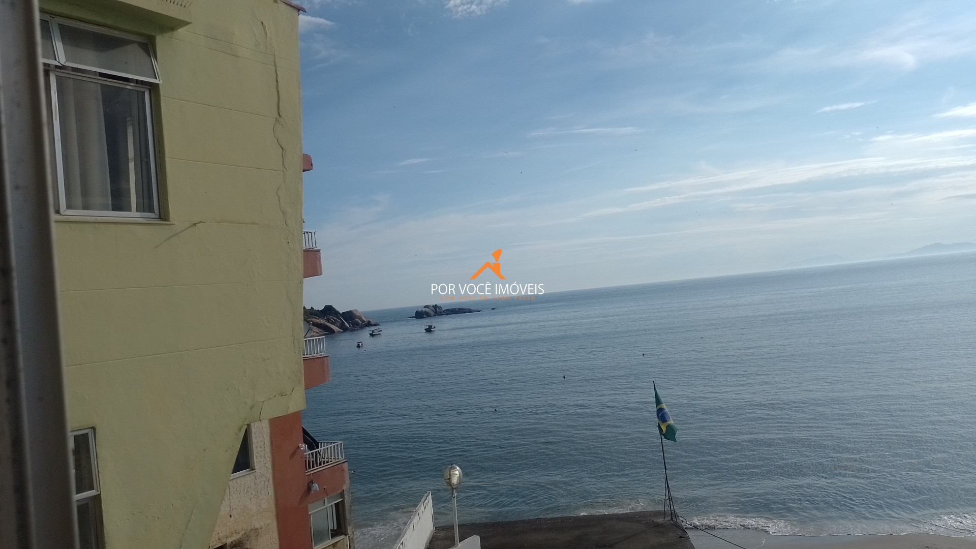 Casa com 2 quartos, sendo 1 suíte de frente para o mar