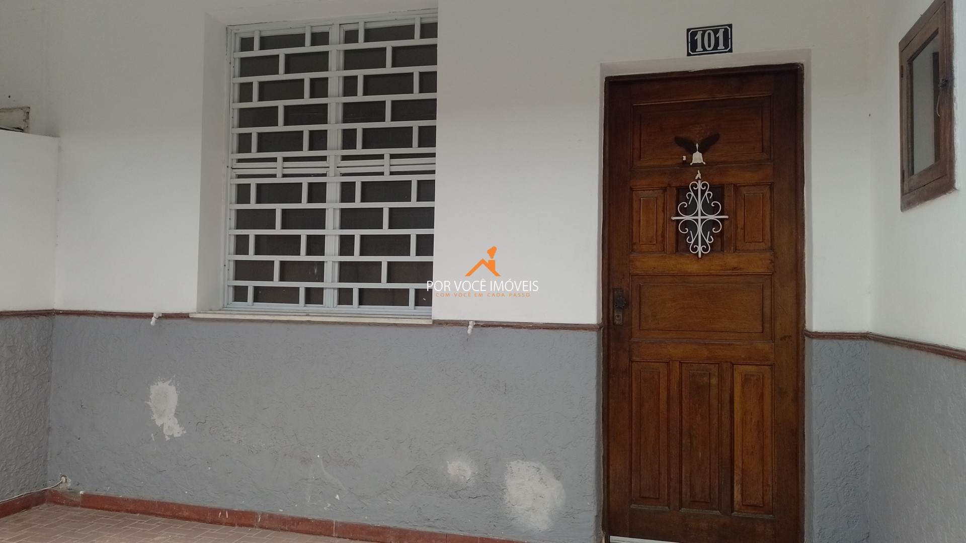 Casa com 2 quartos e garagem