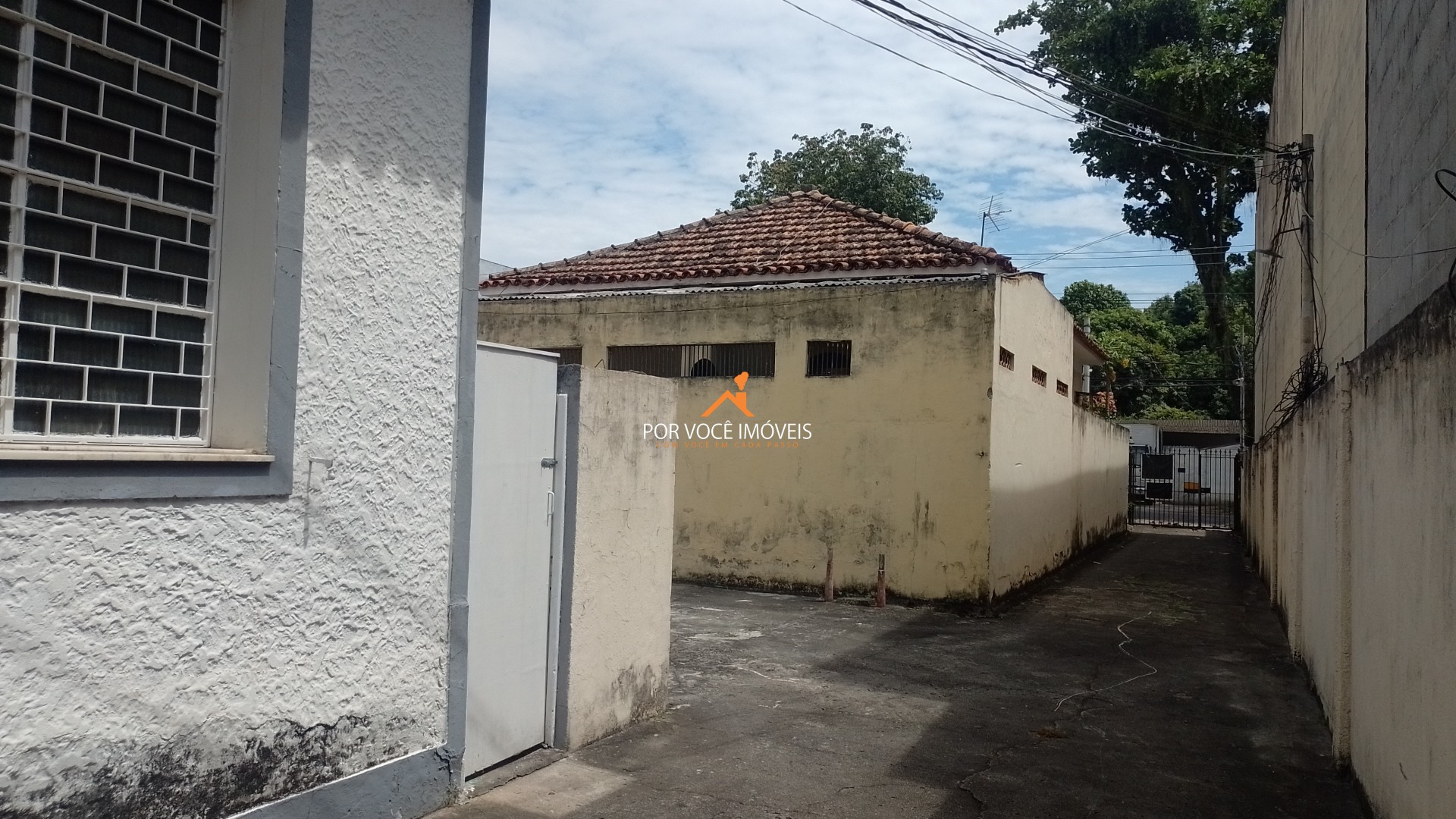 Casa com 2 quartos e garagem