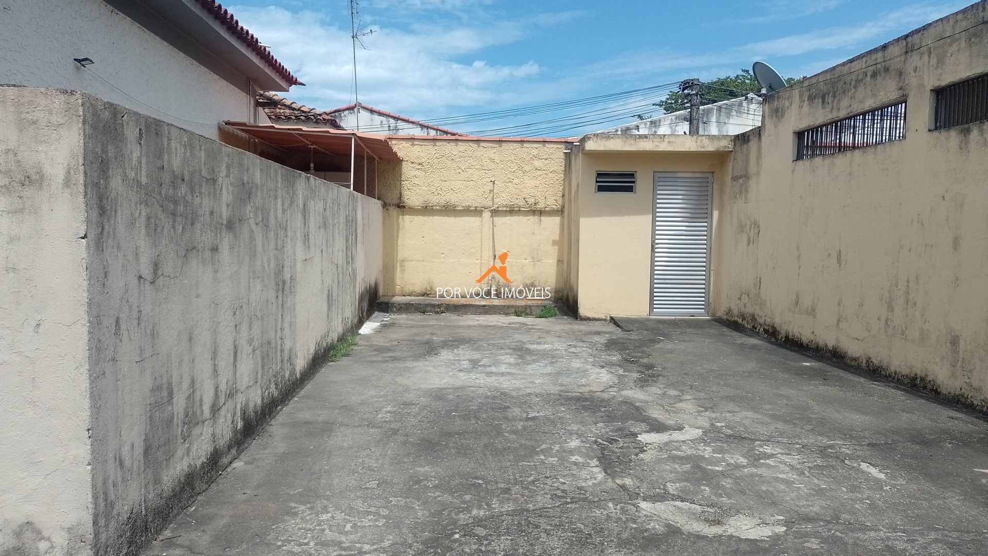 Casa com 2 quartos e garagem