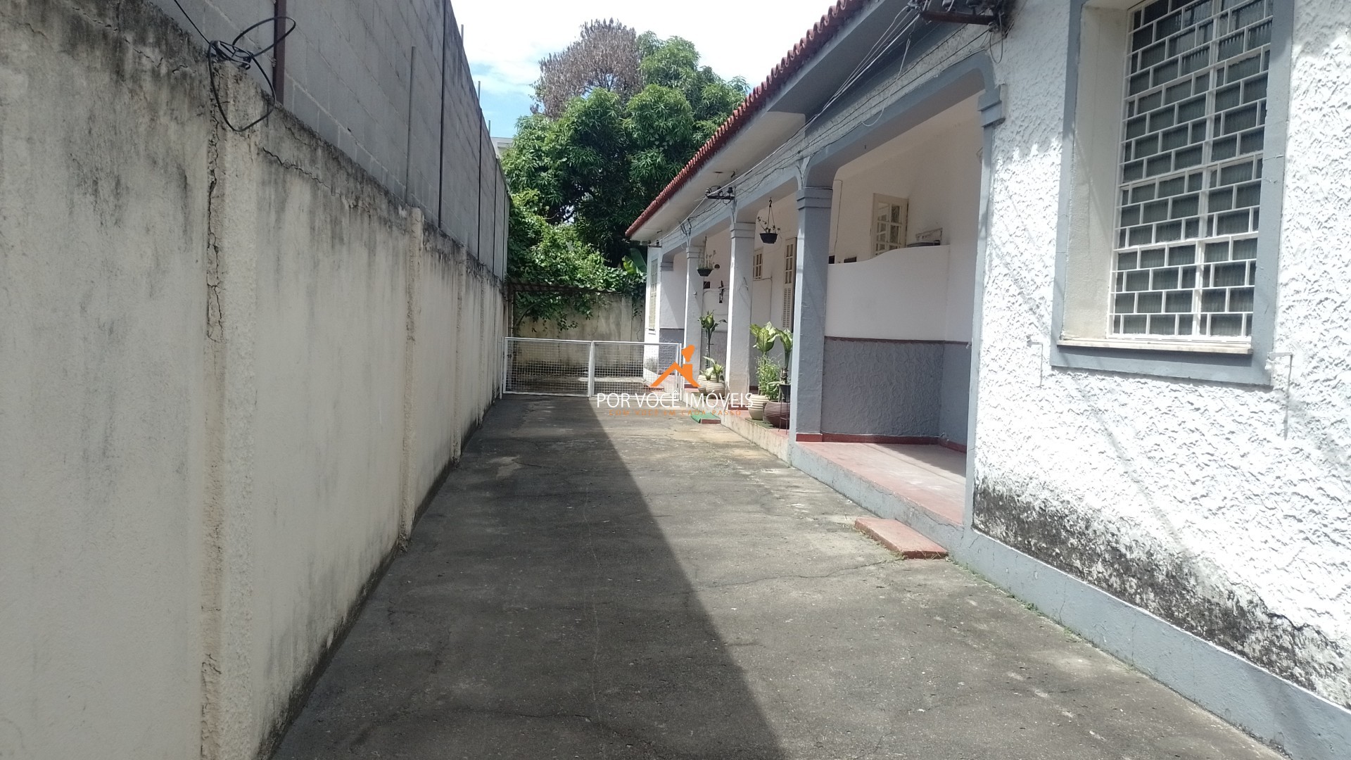Casa com 2 quartos e garagem