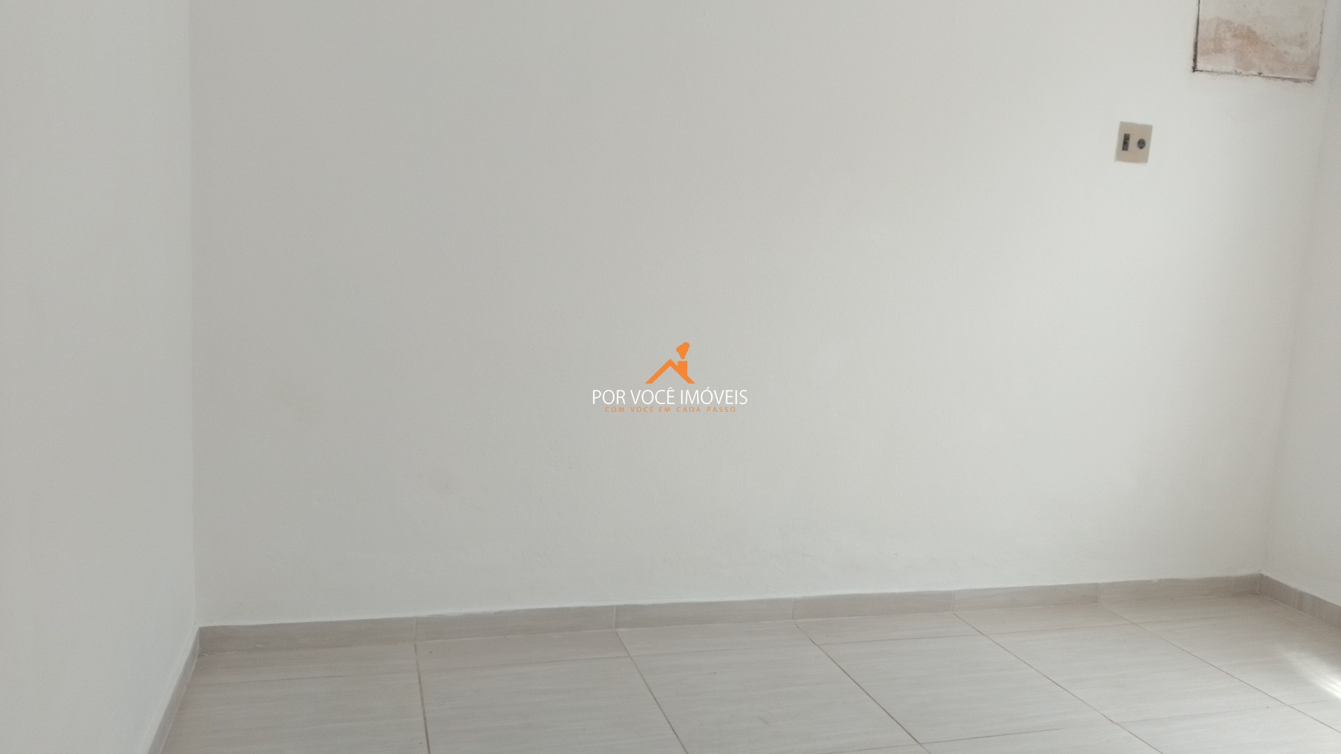 Casa com 2 quartos e garagem