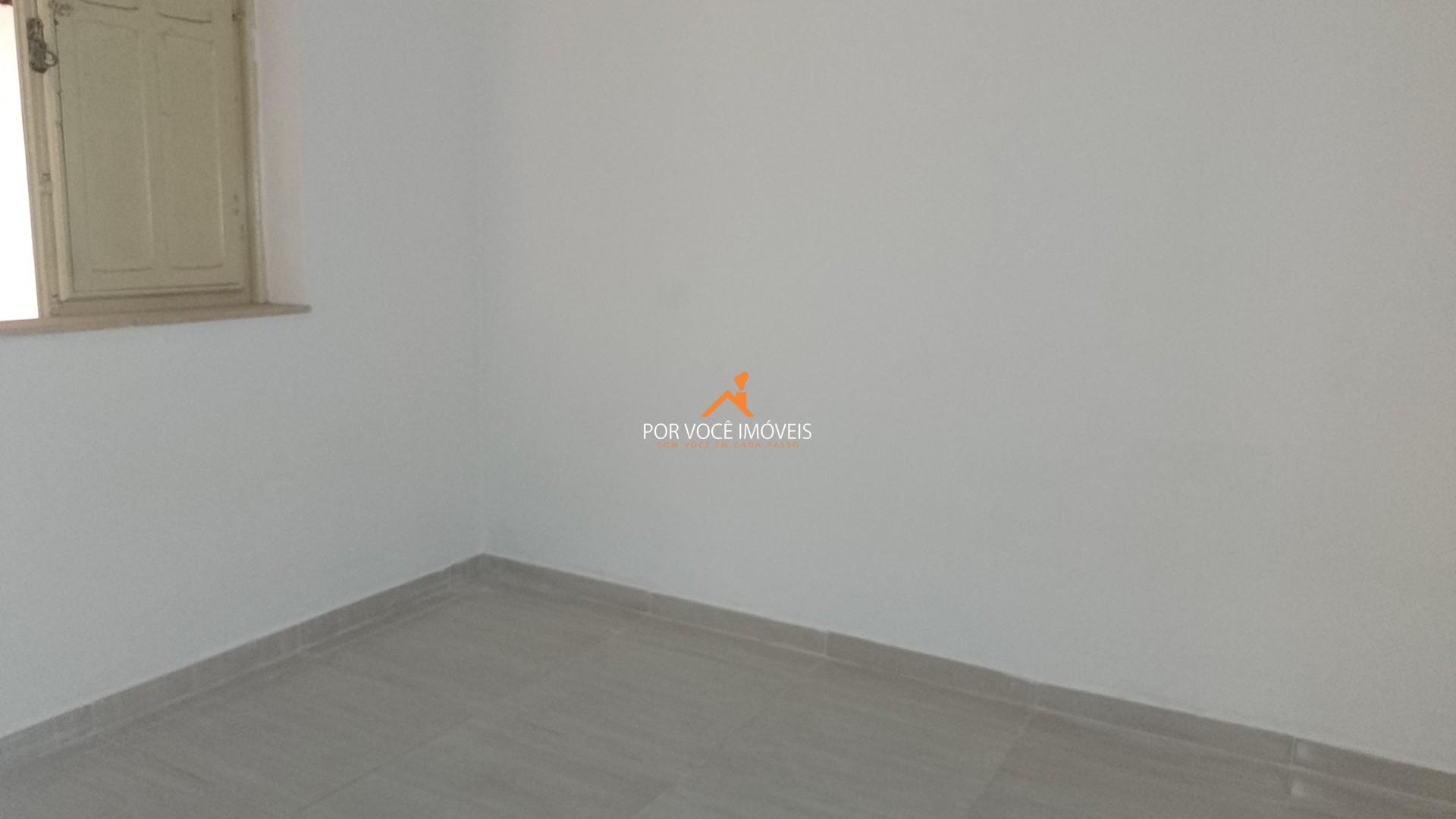 Casa com 2 quartos e garagem