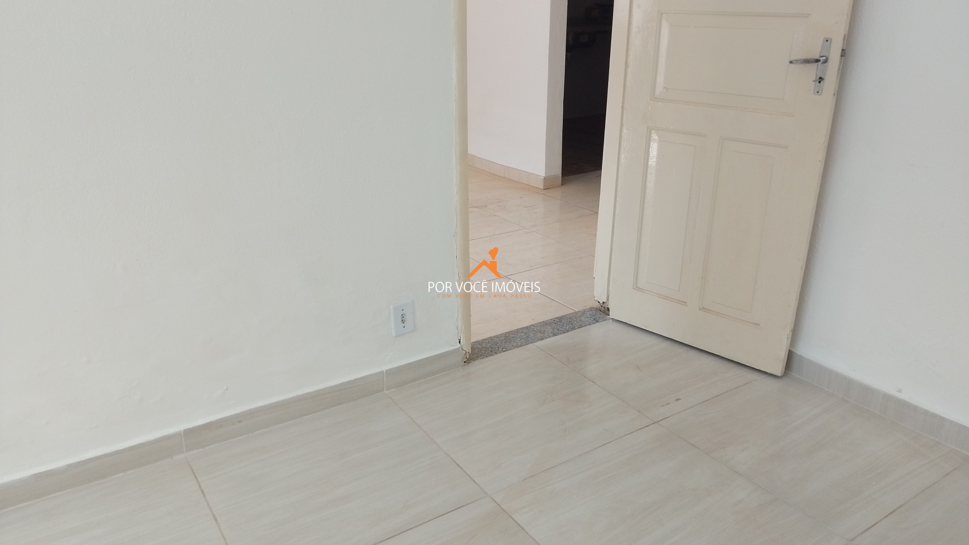 Casa com 2 quartos e garagem