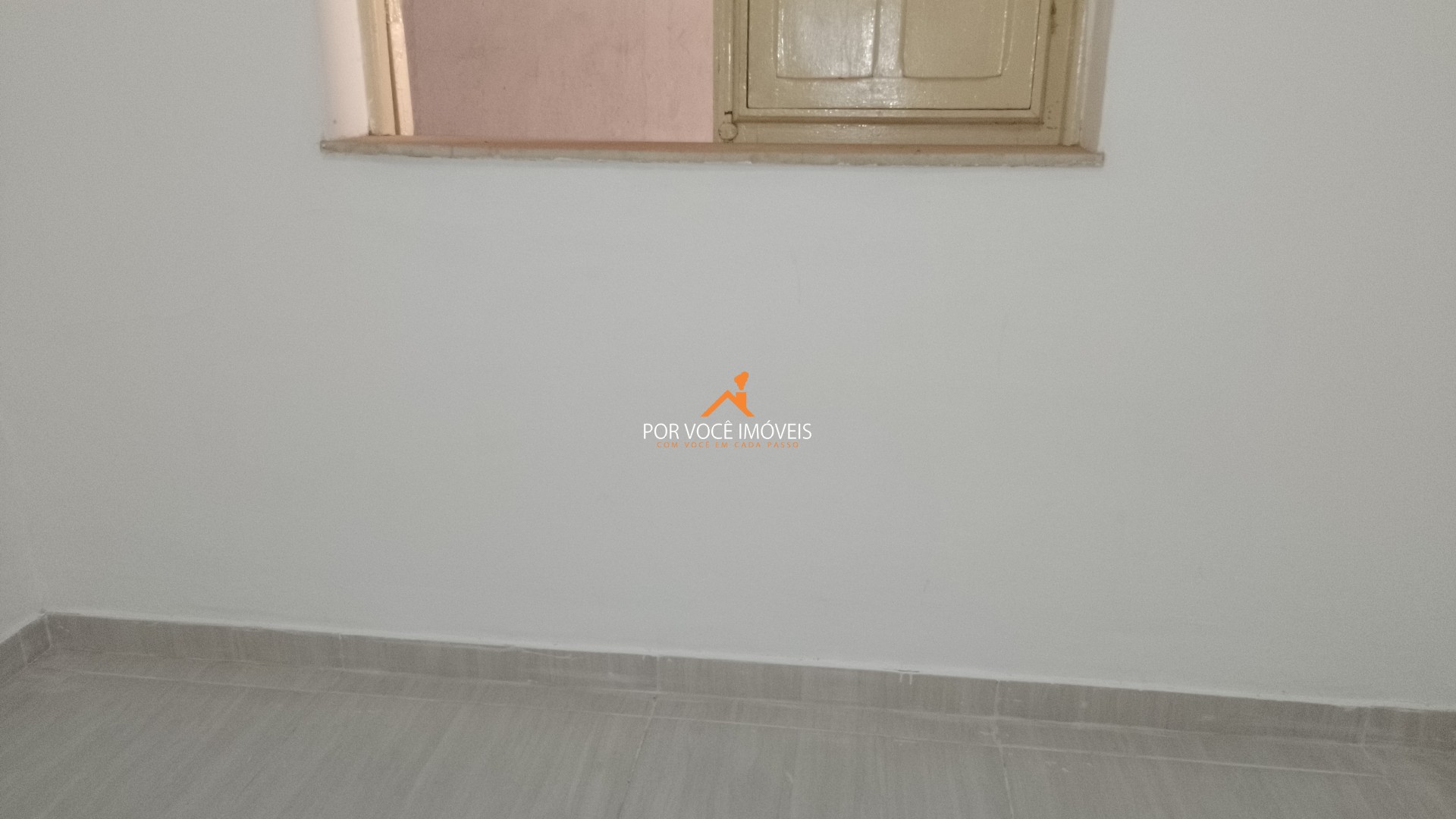Casa com 2 quartos e garagem