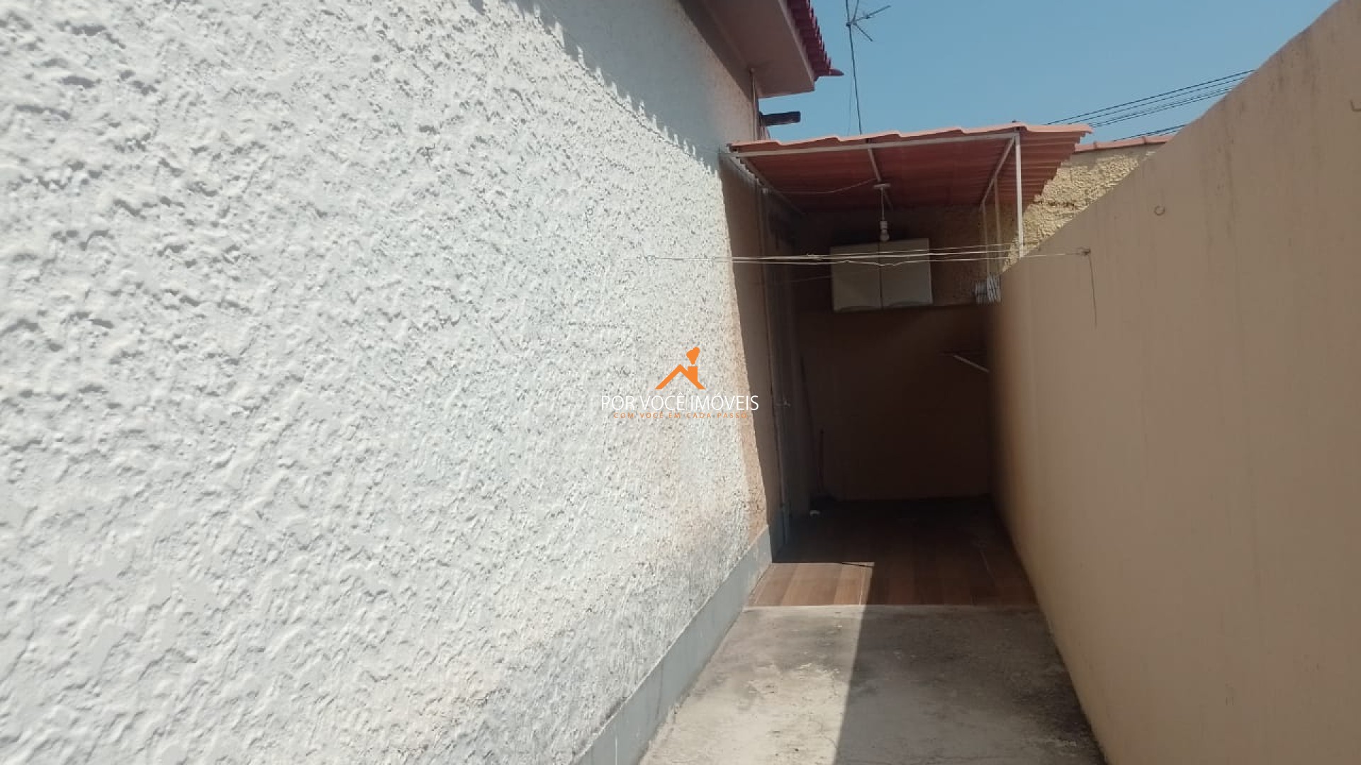 Casa com 2 quartos e garagem