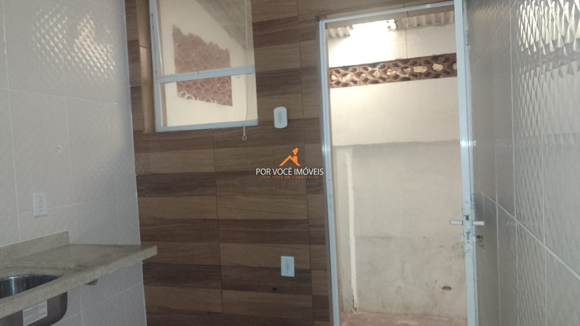 Casa com 2 quartos e garagem