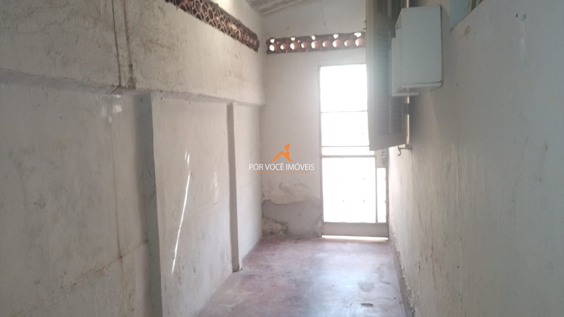 Casa com 2 quartos e garagem